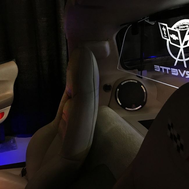 Corvette C5 1997-2004 Coupe Wind Deflector Glow Plate